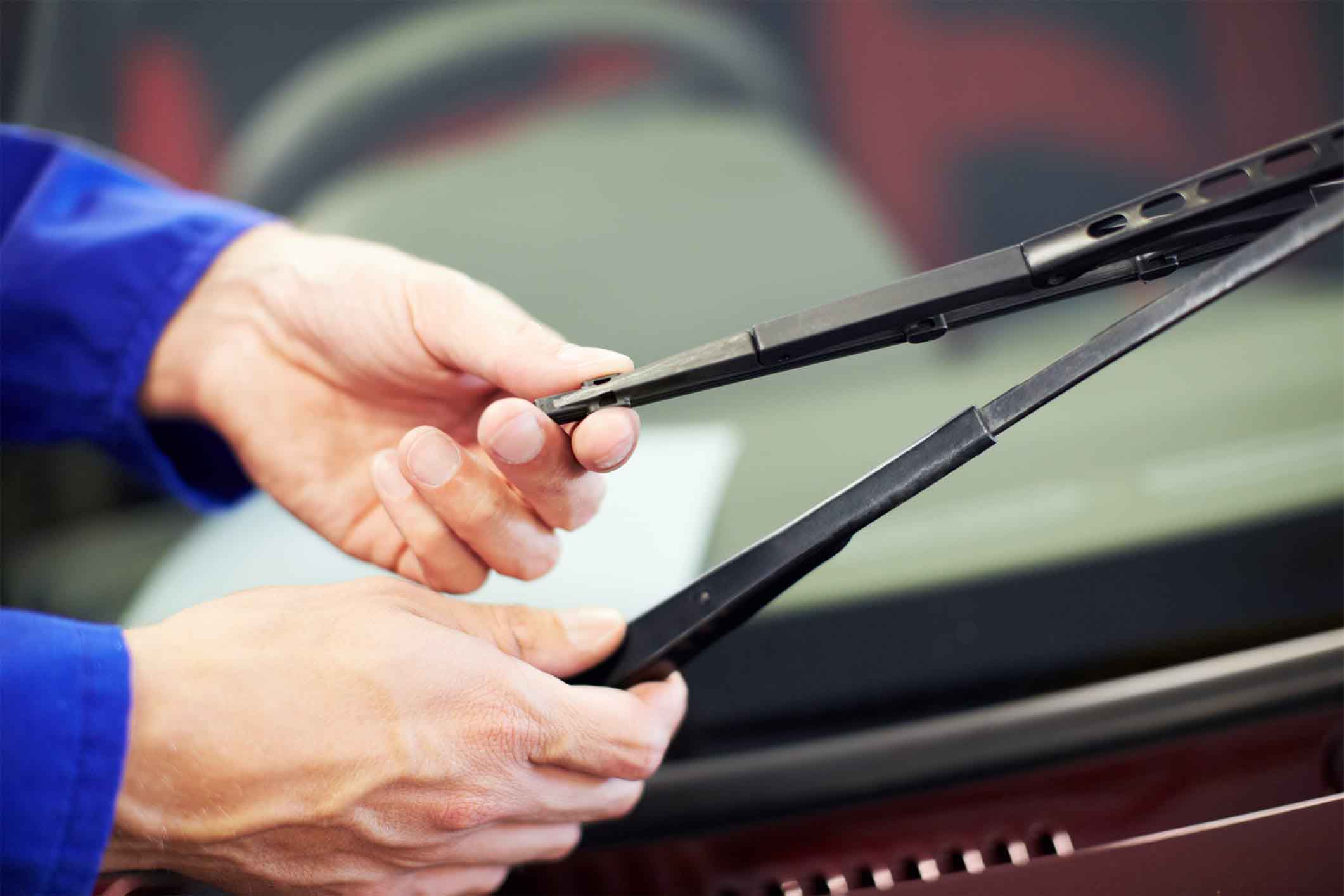 Wissen Sie, wie Sie Ihre Autowischerblätter zu Hause ersetzen können?